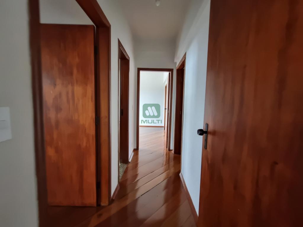 Apartamento à venda com 3 quartos, 130m² - Foto 4