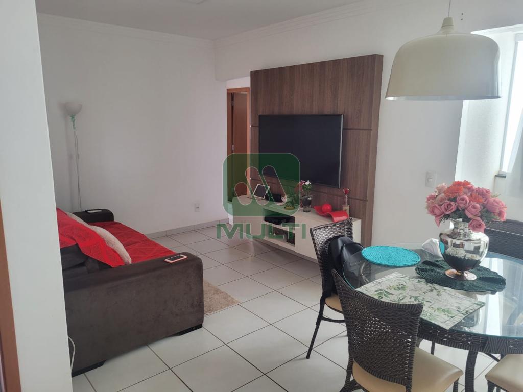 Apartamento à venda com 3 quartos, 79m² - Foto 2