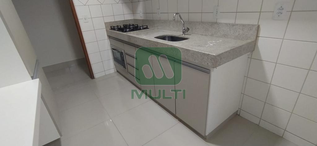 Apartamento à venda com 3 quartos, 76m² - Foto 3