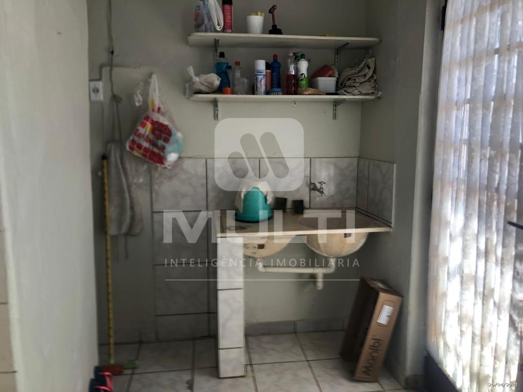 Casa à venda com 2 quartos, 200m² - Foto 8