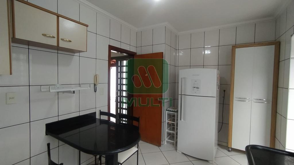 Casa à venda com 3 quartos, 203m² - Foto 30