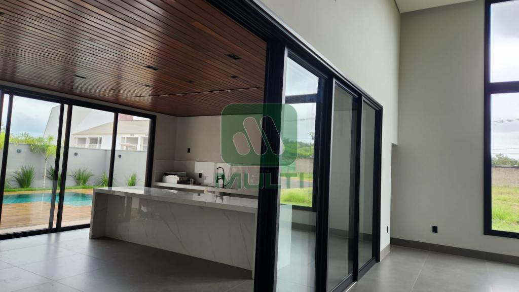 Casa de Condomínio à venda com 4 quartos, 226m² - Foto 4