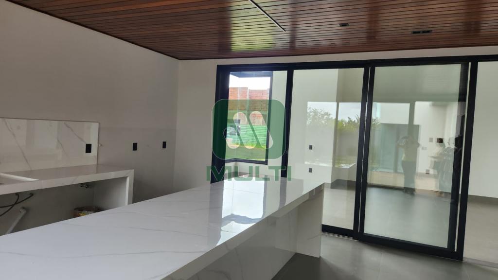 Casa de Condomínio à venda com 4 quartos, 226m² - Foto 5