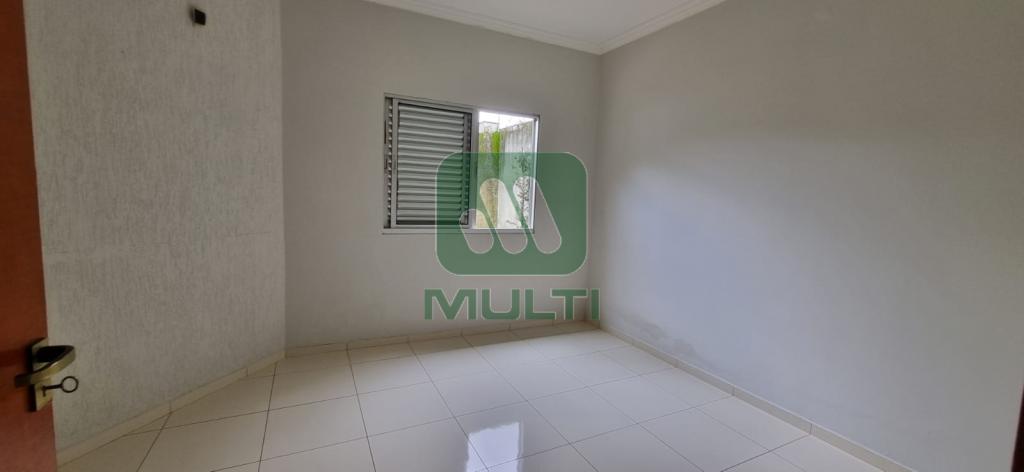 Casa à venda com 3 quartos, 215m² - Foto 2