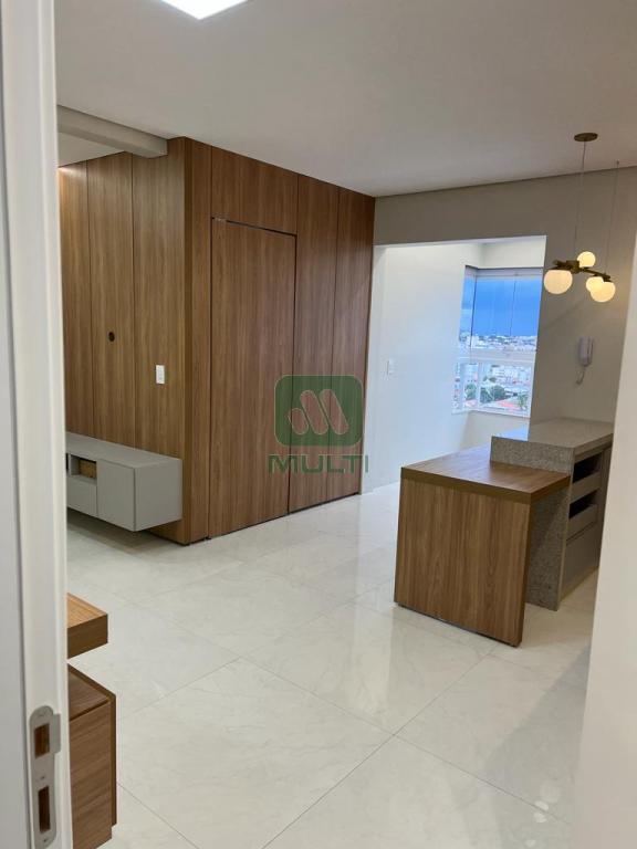 Apartamento à venda com 2 quartos, 61m² - Foto 2