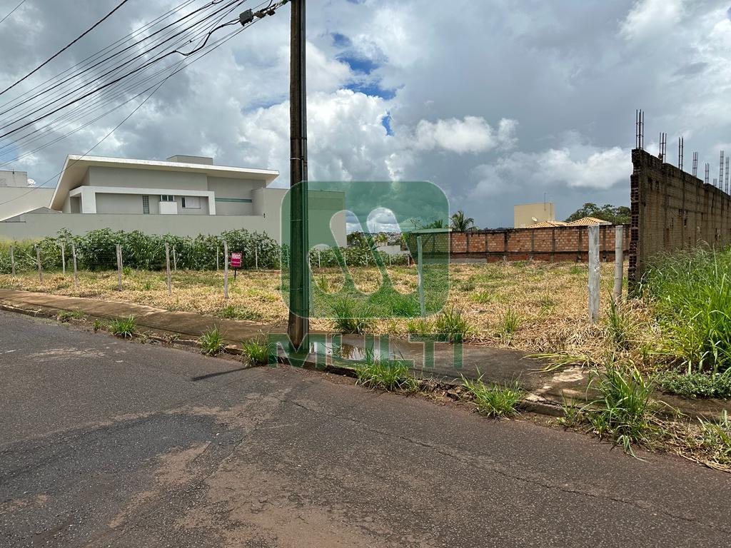 Terreno à venda com 1 quarto, 910m² - Foto 3