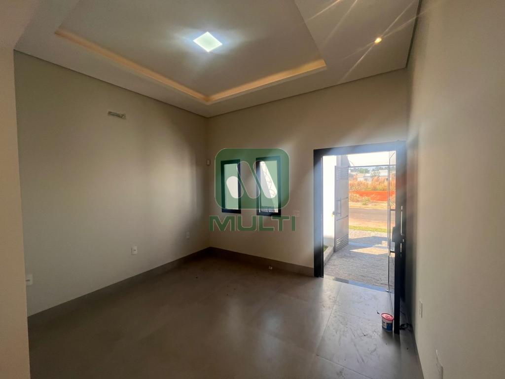 Casa à venda com 3 quartos, 149m² - Foto 1