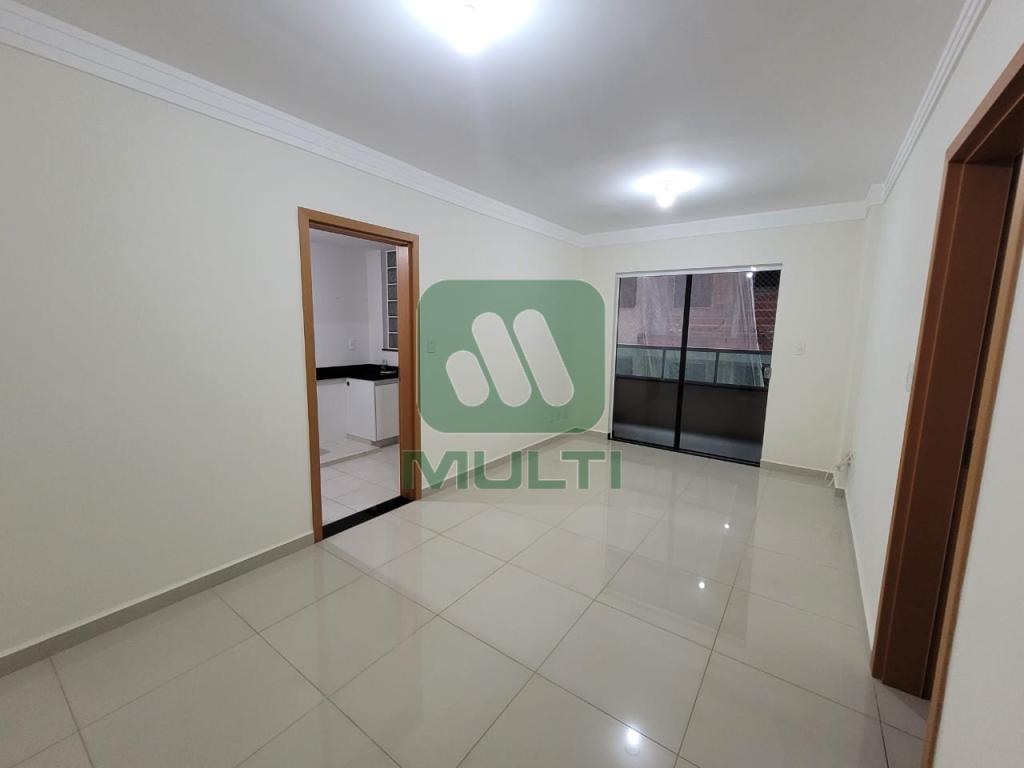 Apartamento à venda com 2 quartos, 77m² - Foto 3