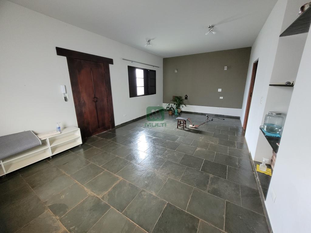 Casa à venda com 3 quartos, 300m² - Foto 3