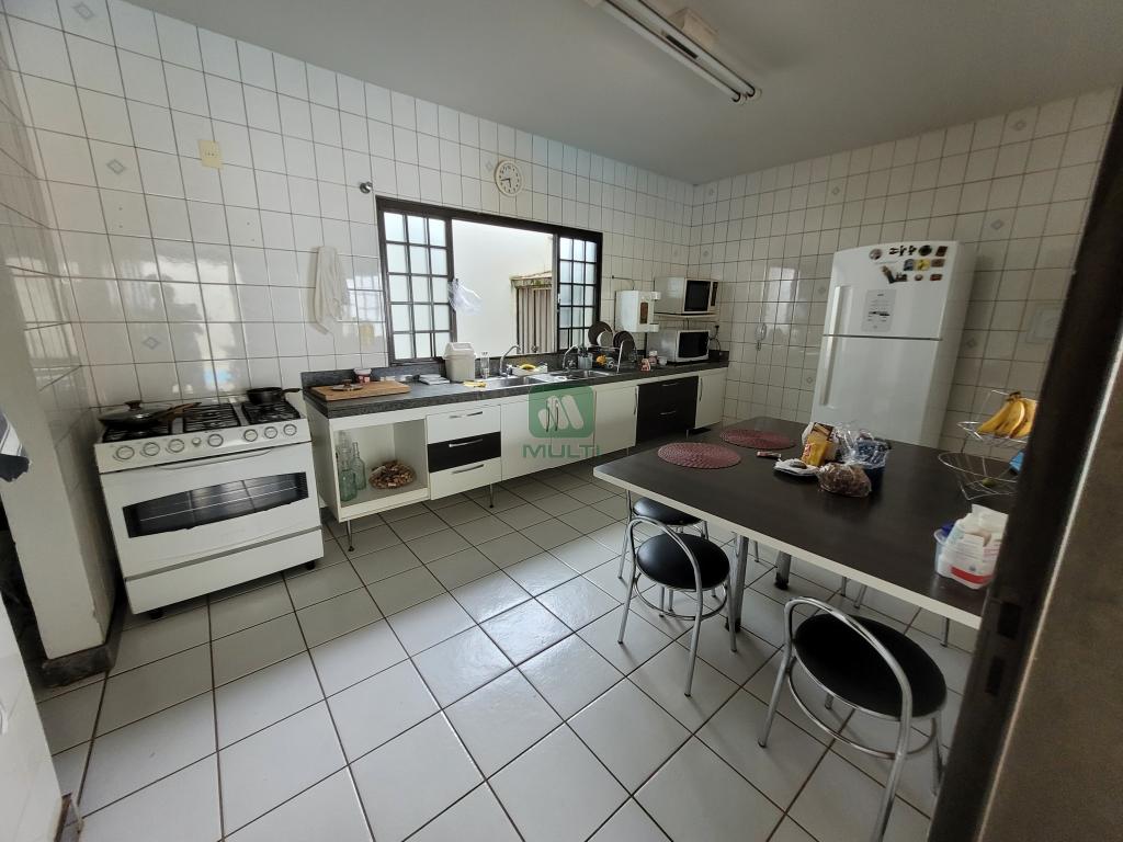 Casa à venda com 3 quartos, 300m² - Foto 10