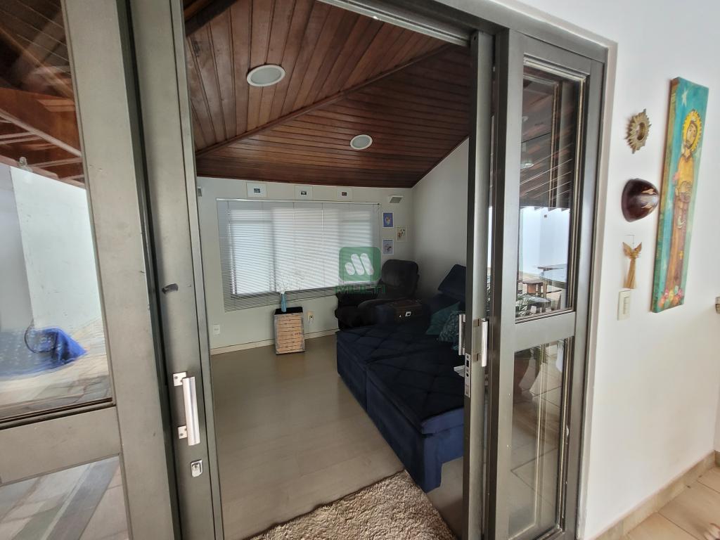 Casa à venda com 3 quartos, 300m² - Foto 11