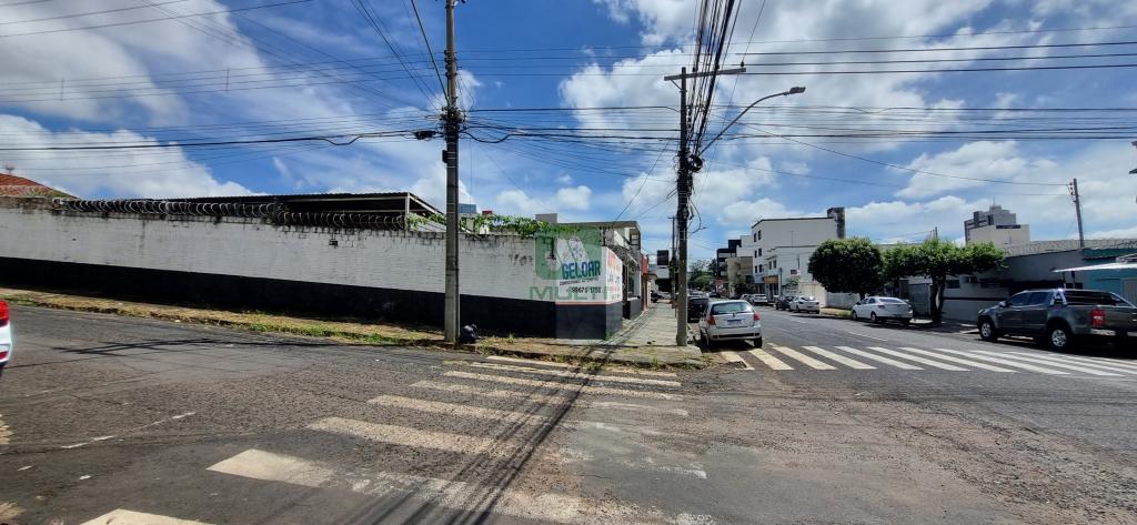 Terreno à venda com 1 quarto, 600m² - Foto 1