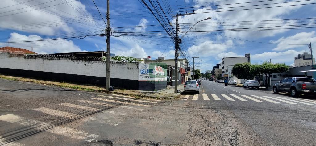 Terreno à venda com 1 quarto, 600m² - Foto 2