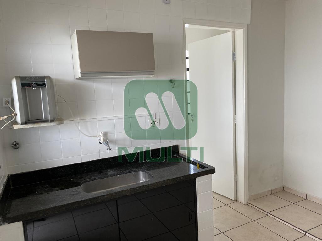 Casa à venda com 2 quartos, 90m² - Foto 11