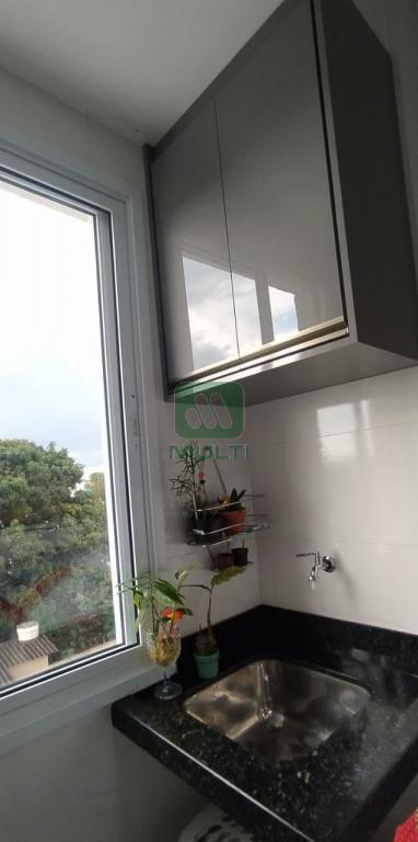 Apartamento à venda com 2 quartos, 62m² - Foto 2