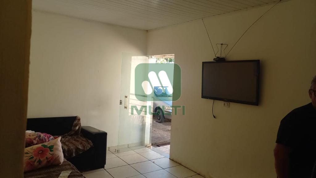 Casa à venda com 2 quartos, 180m² - Foto 1