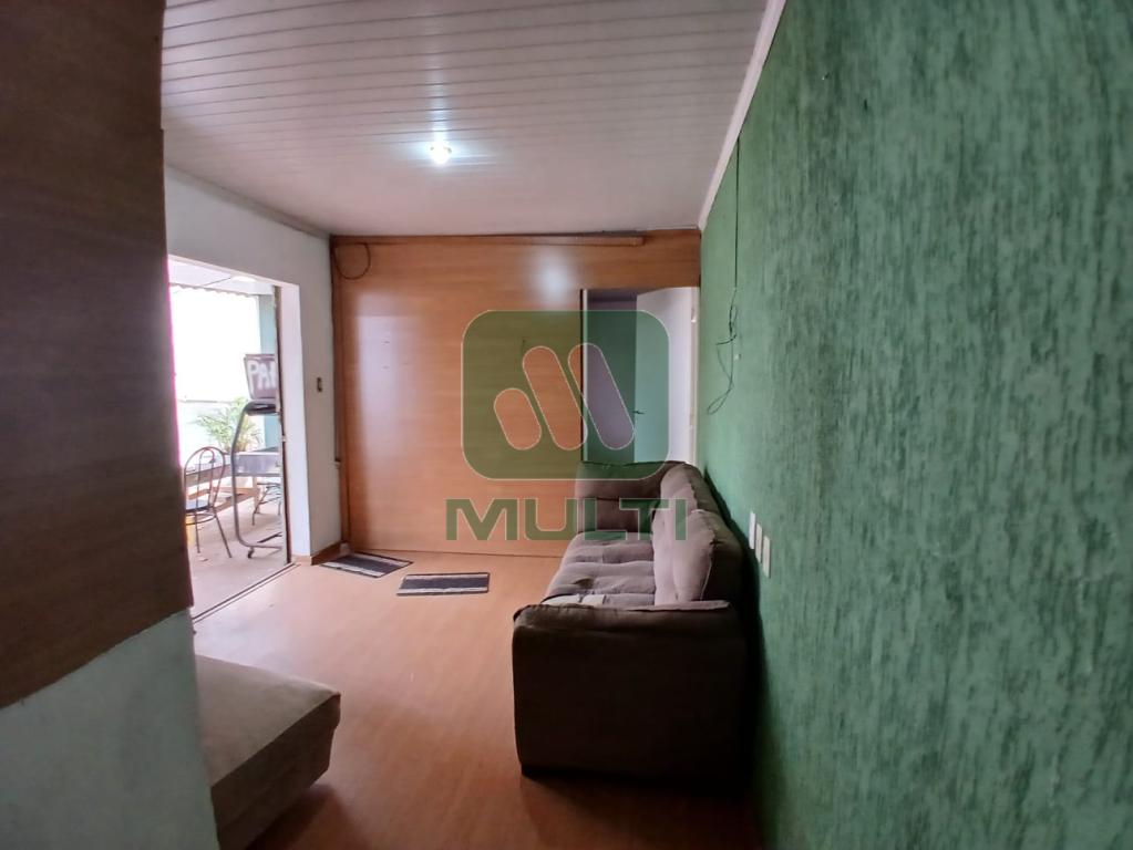 Casa à venda com 2 quartos, 180m² - Foto 6