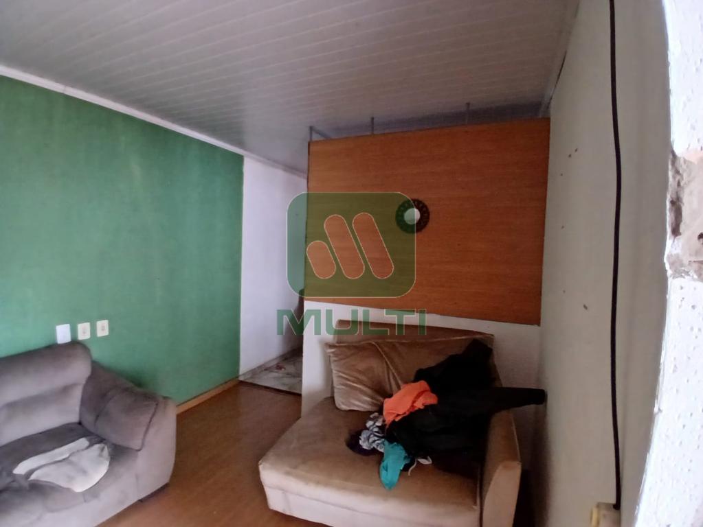 Casa à venda com 2 quartos, 180m² - Foto 11