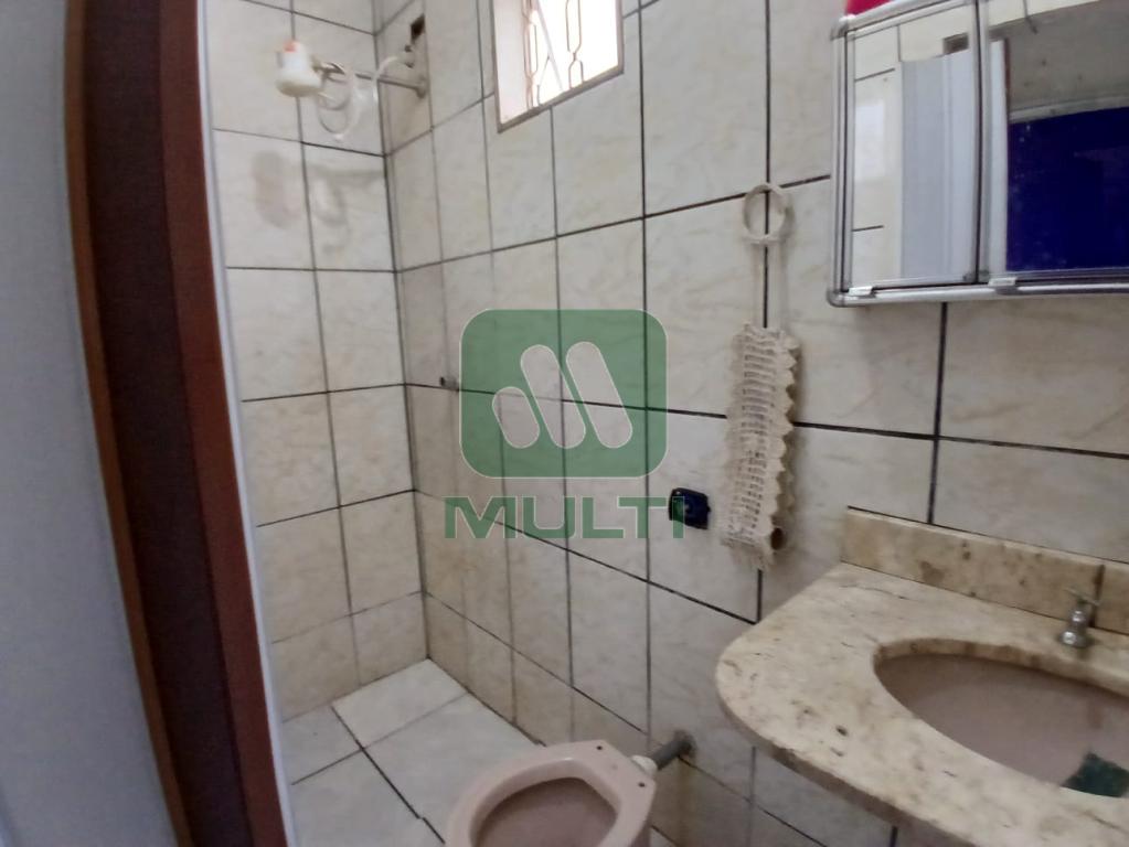 Casa à venda com 2 quartos, 180m² - Foto 17