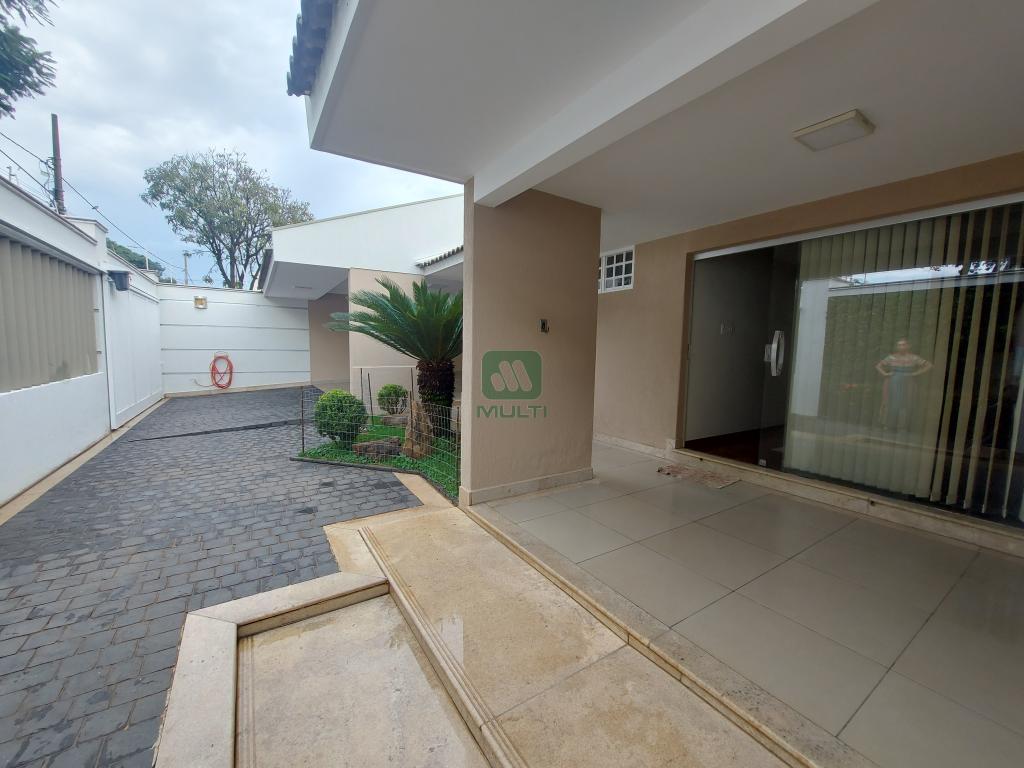 Casa à venda com 3 quartos, 455m² - Foto 2