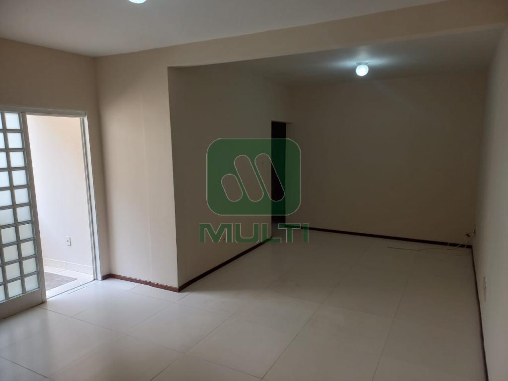 Apartamento à venda com 3 quartos, 108m² - Foto 2