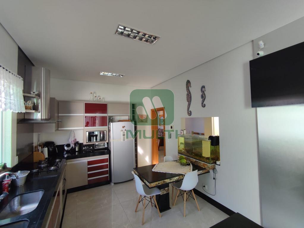 Casa à venda com 4 quartos, 289m² - Foto 12