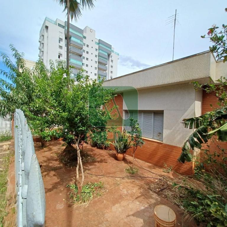 Loteamento e Condomínio à venda com 1 quarto, 712m² - Foto 1