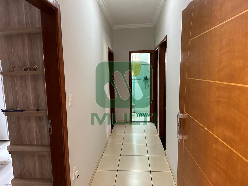 Casa à venda com 3 quartos, 250m² - Foto 3