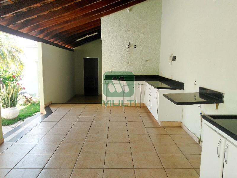 Casa à venda com 4 quartos, 155m² - Foto 1