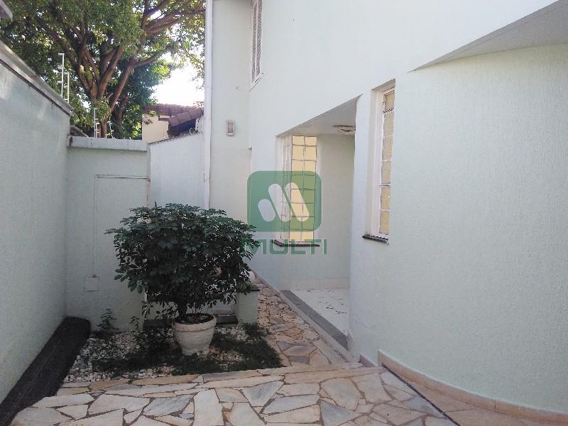 Casa à venda com 4 quartos, 155m² - Foto 2