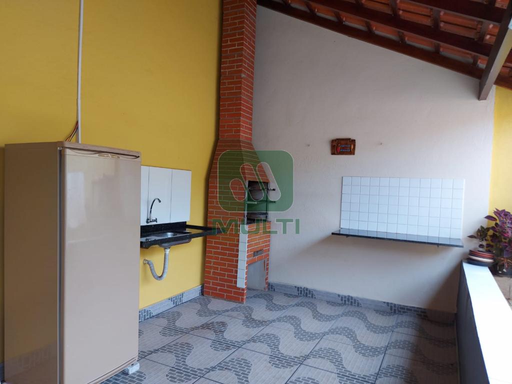 Casa à venda com 3 quartos, 123m² - Foto 1