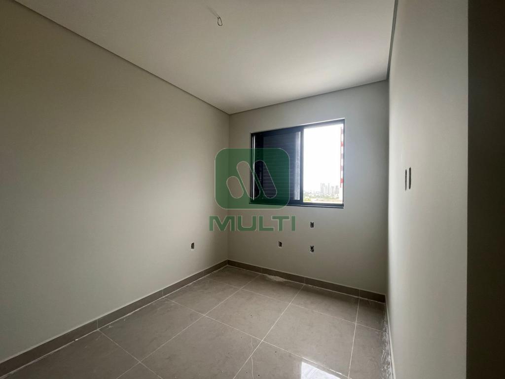 Apartamento à venda com 3 quartos, 111m² - Foto 2