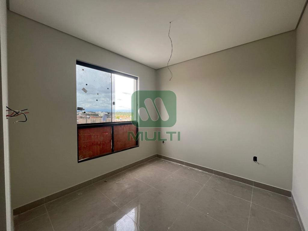 Apartamento à venda com 3 quartos, 111m² - Foto 3