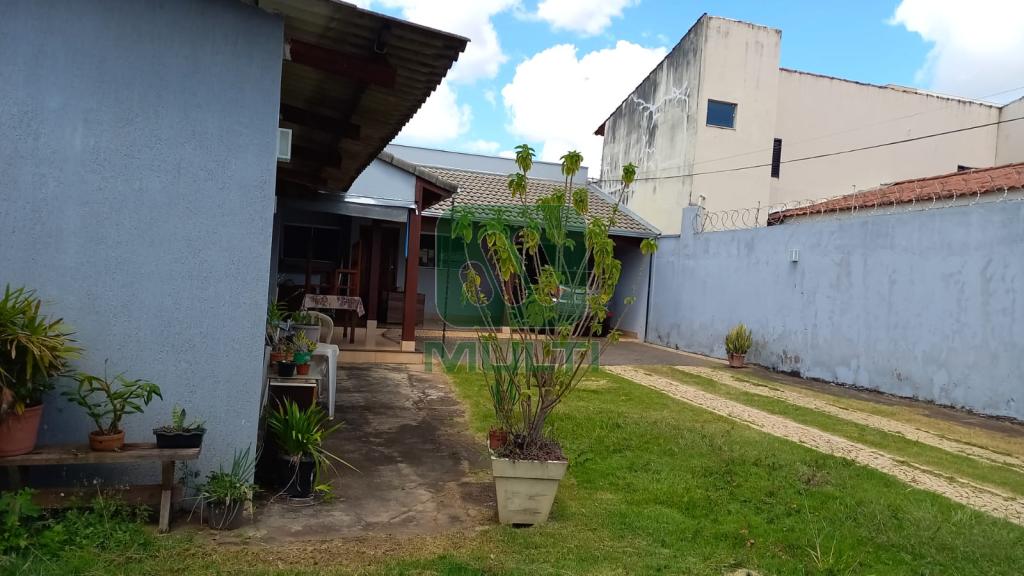 Casa à venda com 2 quartos, 300m² - Foto 2