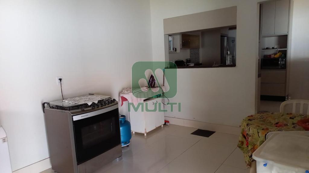 Casa à venda com 2 quartos, 300m² - Foto 16