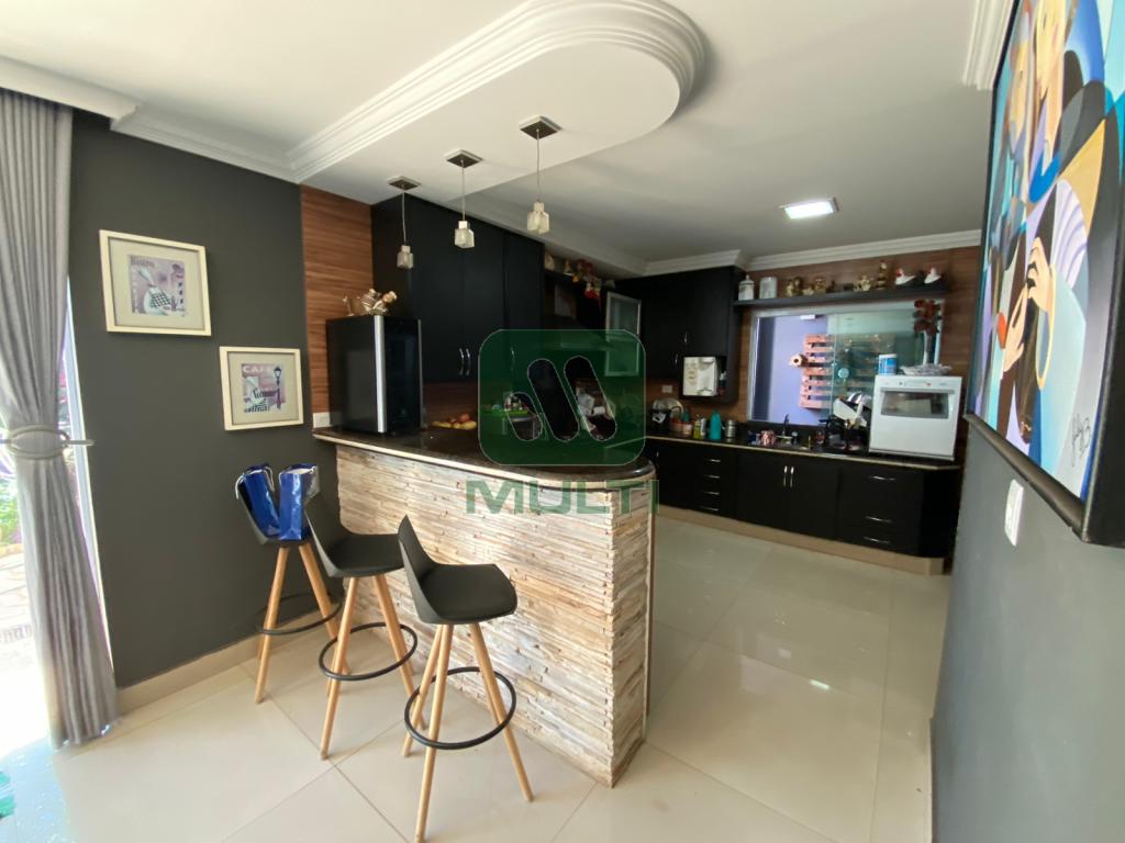 Casa à venda com 3 quartos, 202m² - Foto 5