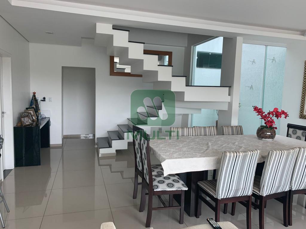 Casa à venda com 3 quartos, 288m² - Foto 9