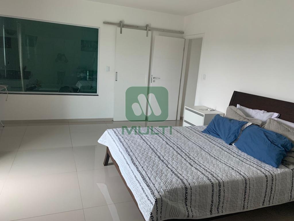 Casa à venda com 3 quartos, 288m² - Foto 27