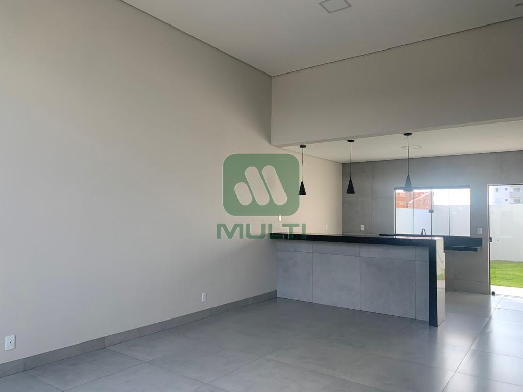 Casa à venda com 3 quartos, 140m² - Foto 1