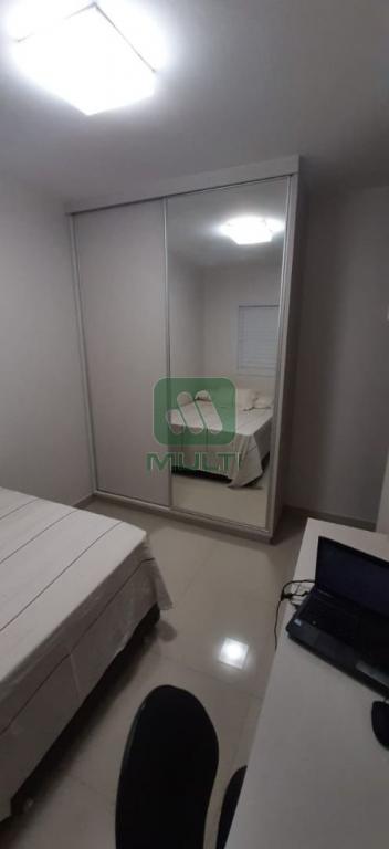 Apartamento à venda com 3 quartos, 87m² - Foto 2