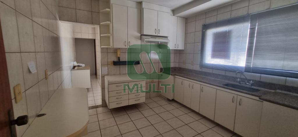 Apartamento à venda com 3 quartos, 147m² - Foto 13