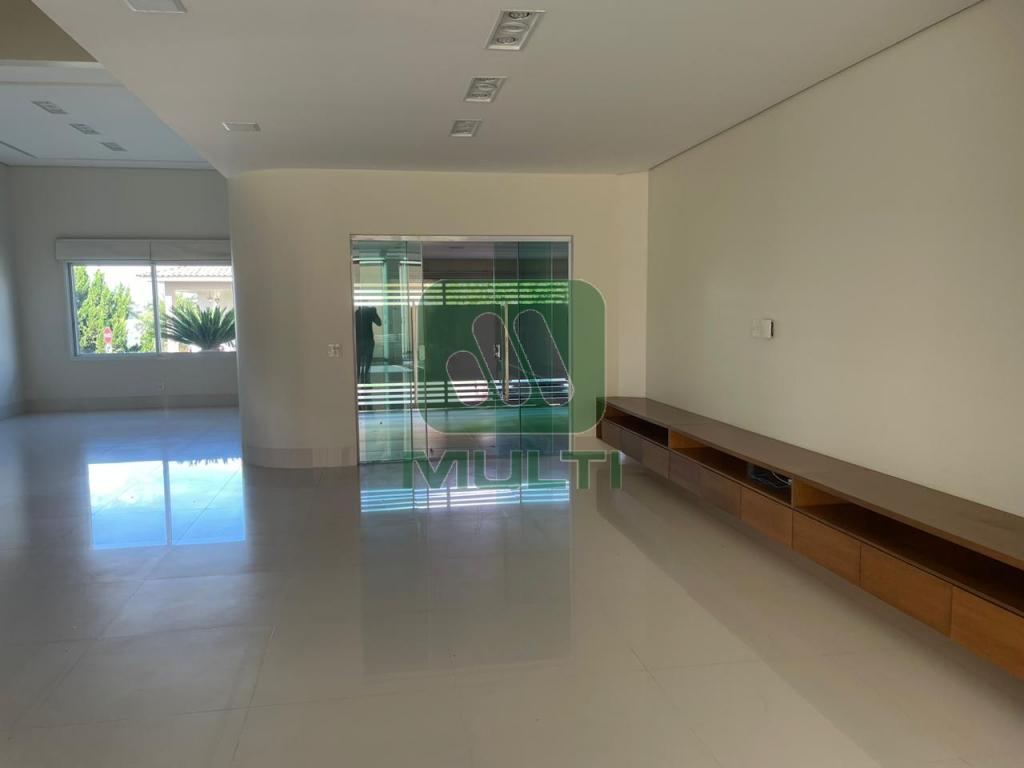 Casa de Condomínio à venda com 4 quartos, 419m² - Foto 2