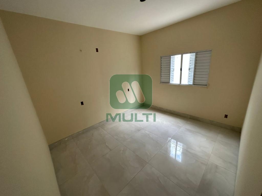 Casa à venda com 3 quartos, 132m² - Foto 2