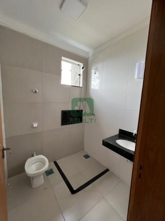 Apartamento à venda com 3 quartos, 75m² - Foto 2