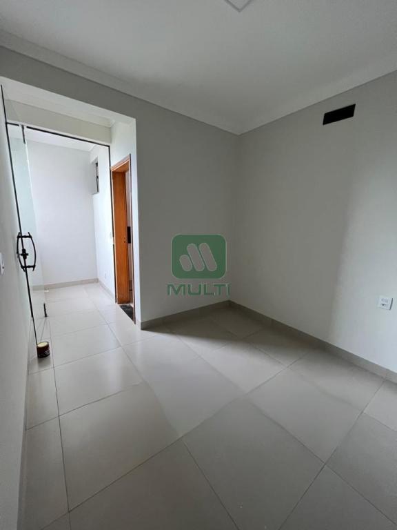 Apartamento à venda com 3 quartos, 75m² - Foto 4