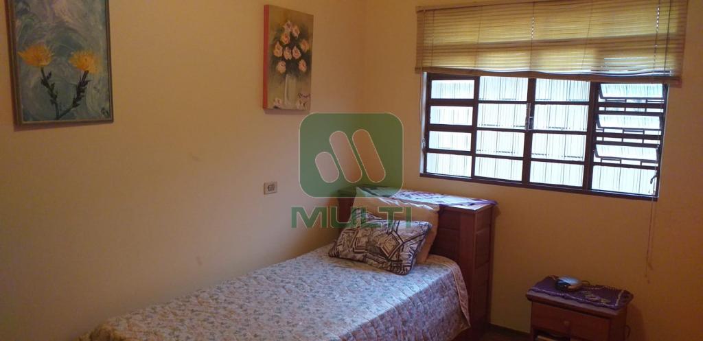 Casa à venda com 3 quartos, 180m² - Foto 2