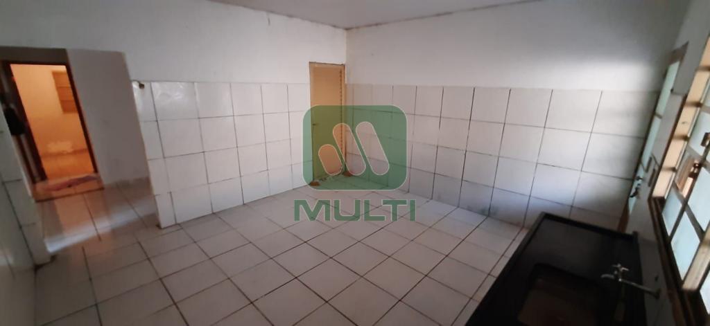 Casa à venda com 3 quartos, 190m² - Foto 2