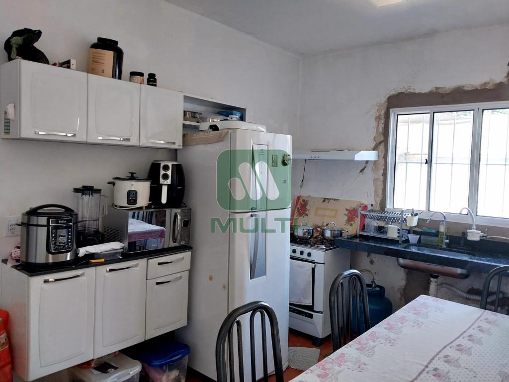 Casa à venda com 3 quartos, 100m² - Foto 4