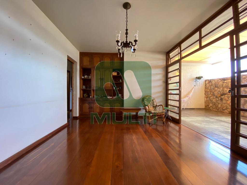 Casa à venda com 4 quartos, 237m² - Foto 4