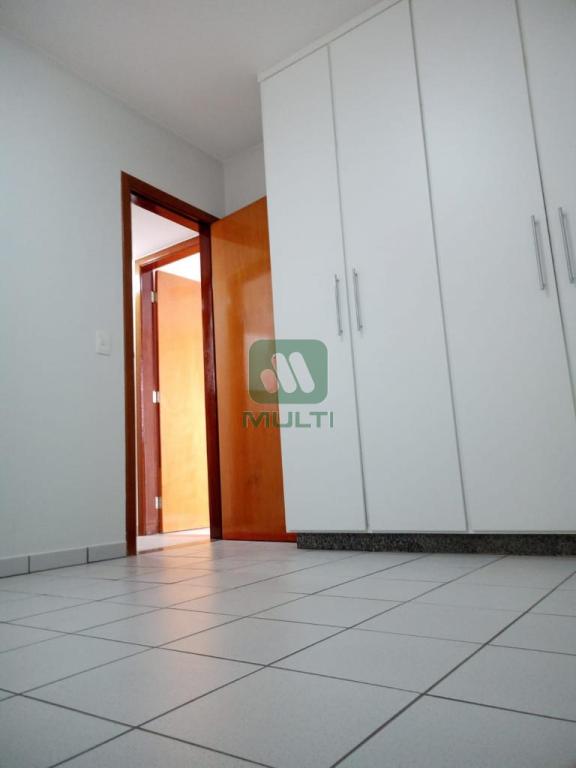 Apartamento à venda com 3 quartos, 83m² - Foto 2